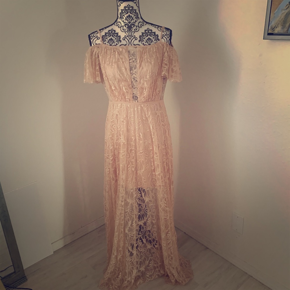 Maxi lace champagne dress